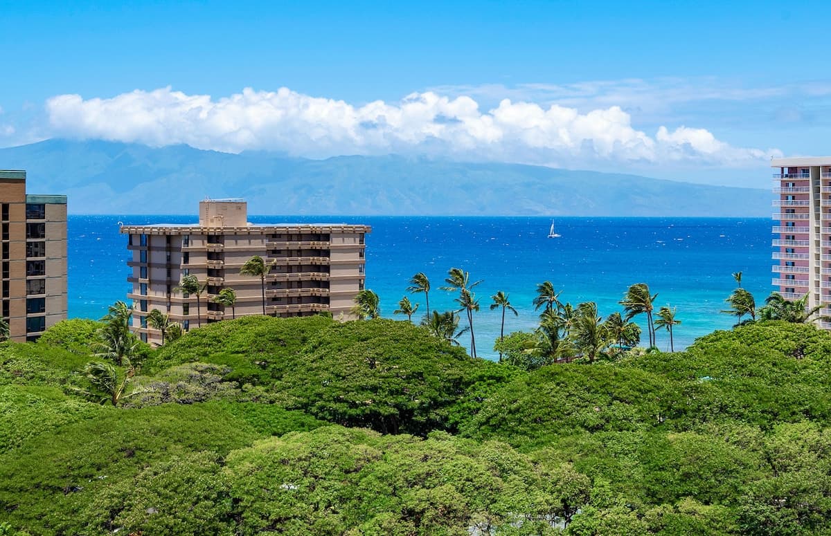 Condo in Lahaina · ★4.8 · 2 bedrooms · 3 beds · 2 baths - Photo 2