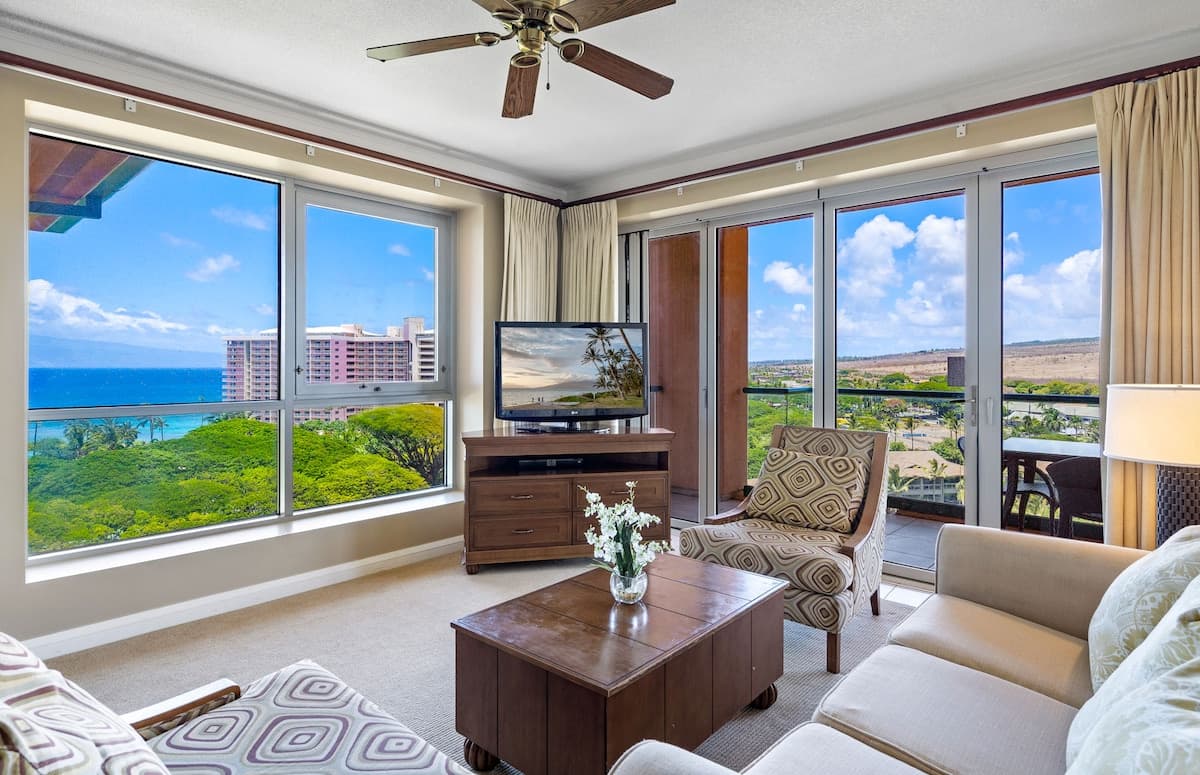 Condo in Lahaina · ★4.8 · 2 bedrooms · 3 beds · 2 baths - Photo 3