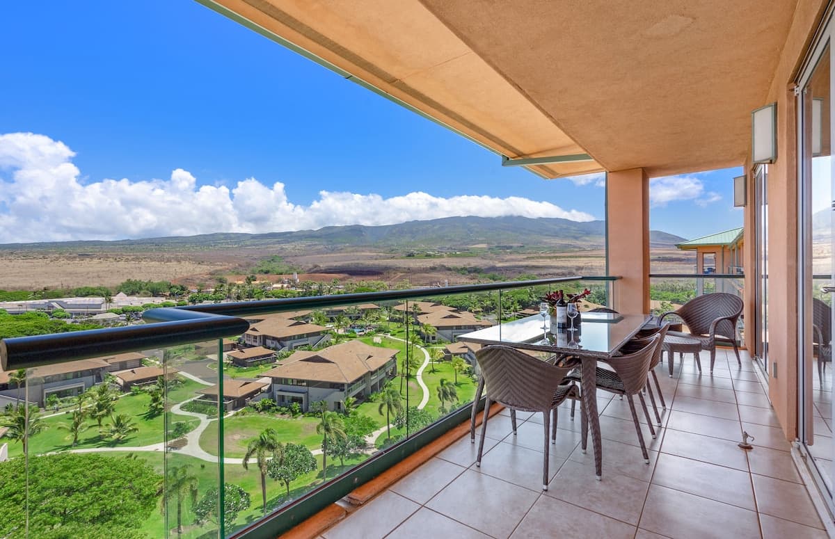 Condo in Lahaina · ★4.8 · 2 bedrooms · 3 beds · 2 baths - Photo 4
