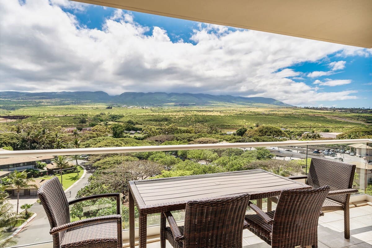 Condo in Lahaina · ★4.82 · 2 bedrooms · 3 beds · 2 baths - Photo 3
