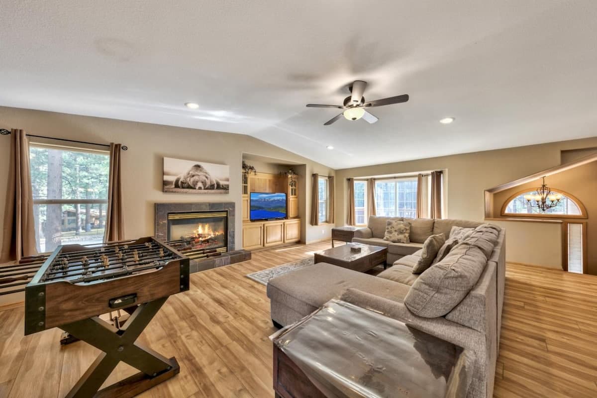 Golden Bear Tahoe Hot Tub, Games, Forest Views - Photo 3