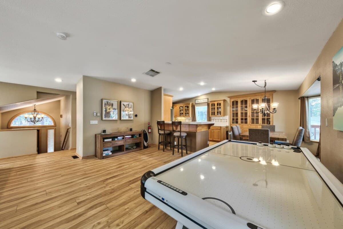 Golden Bear Tahoe Hot Tub, Games, Forest Views - Photo 4