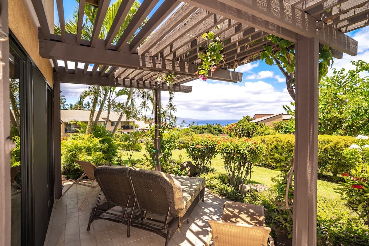 Condo in Kihei · ★4.7 · 2 bedrooms · 4 beds · 2.5 baths - Photo 2