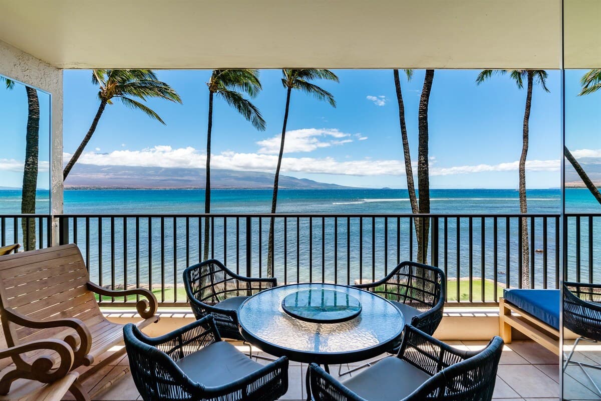 Condo in Wailuku · ★4.94 · 2 bedrooms · 4 beds · 2 baths - Photo 1