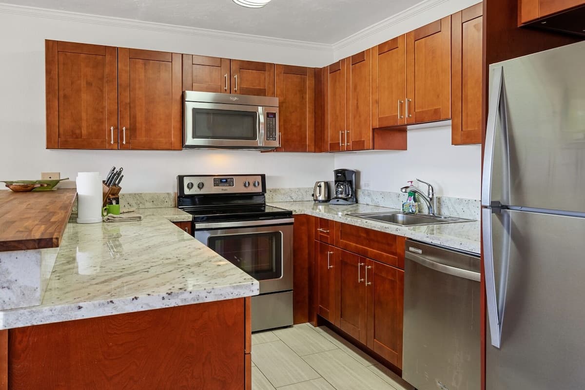 Condo in Kihei · ★4.6 · 1 bedroom · 2 beds · 1 bath - Photo 3