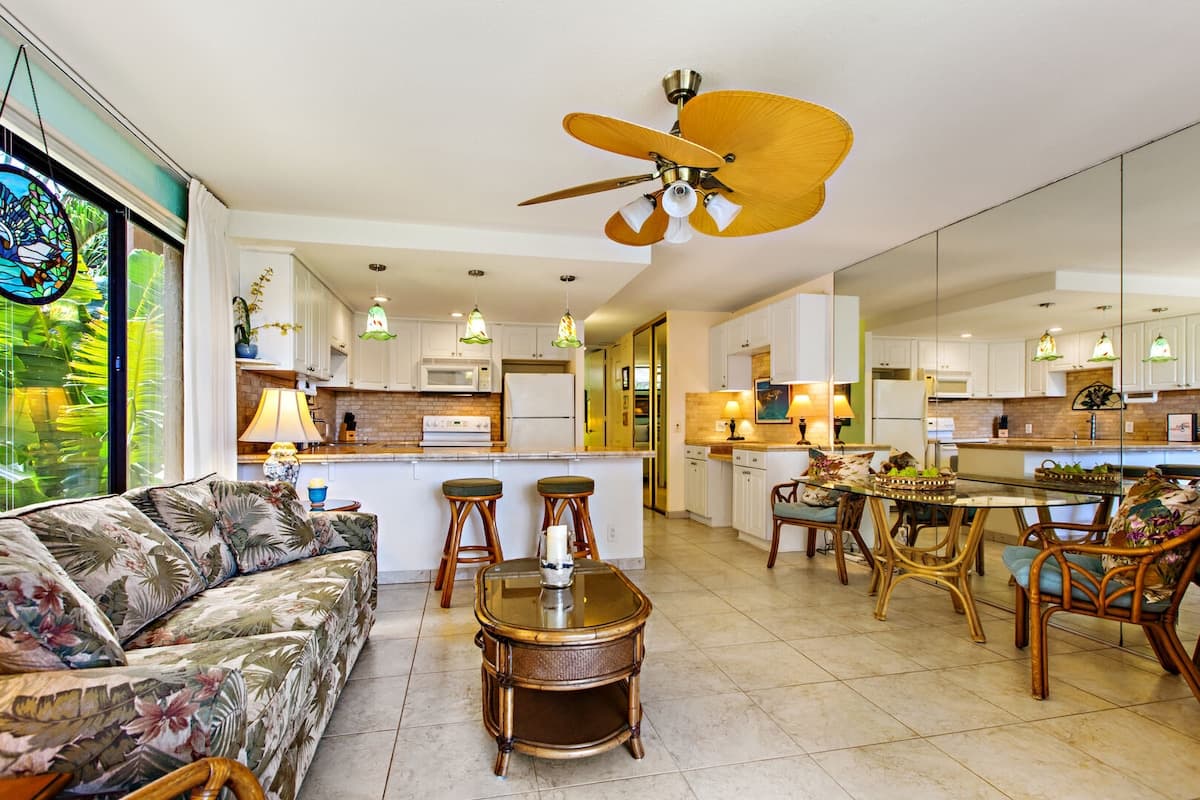 Condo in Lahaina · ★4.8 · 1 bedroom · 2 beds · 1 bath - Photo 3