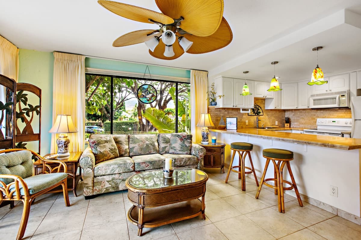 Condo in Lahaina · ★4.8 · 1 bedroom · 2 beds · 1 bath - Photo 5
