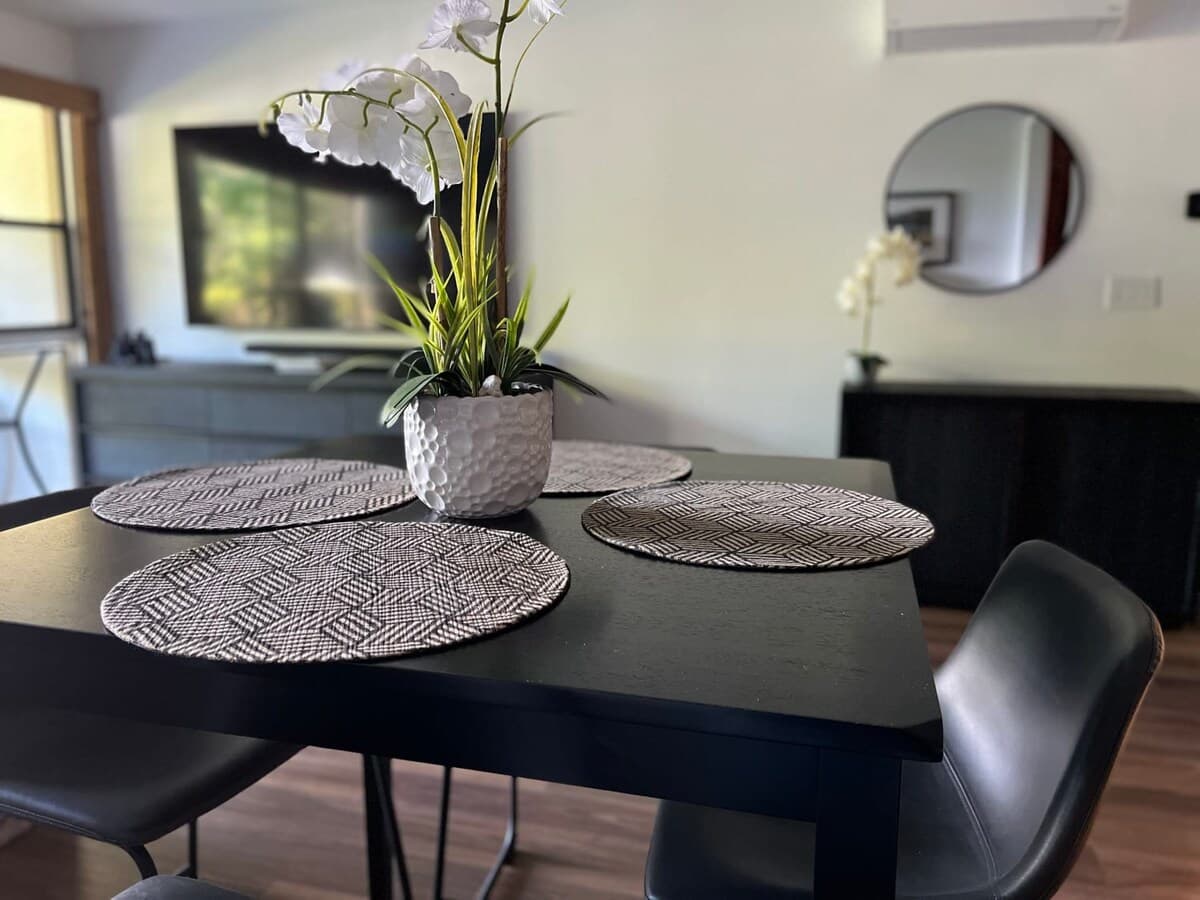 Condo in Wailuku · ★4.96 · 1 bedroom · 2 beds · 1 private bath - Photo 5