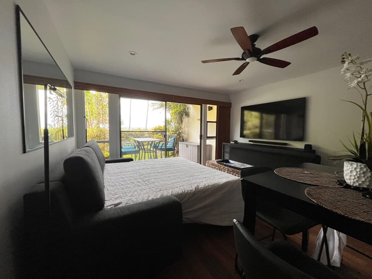 Condo in Wailuku · ★4.96 · 1 bedroom · 2 beds · 1 private bath - Photo 3