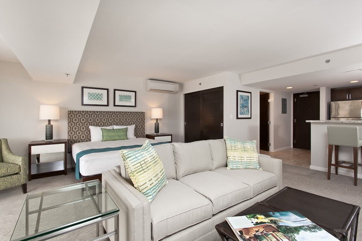 Condo in Honolulu · ★5.0 · Studio · 2 beds · 1 shared bath - Photo 3