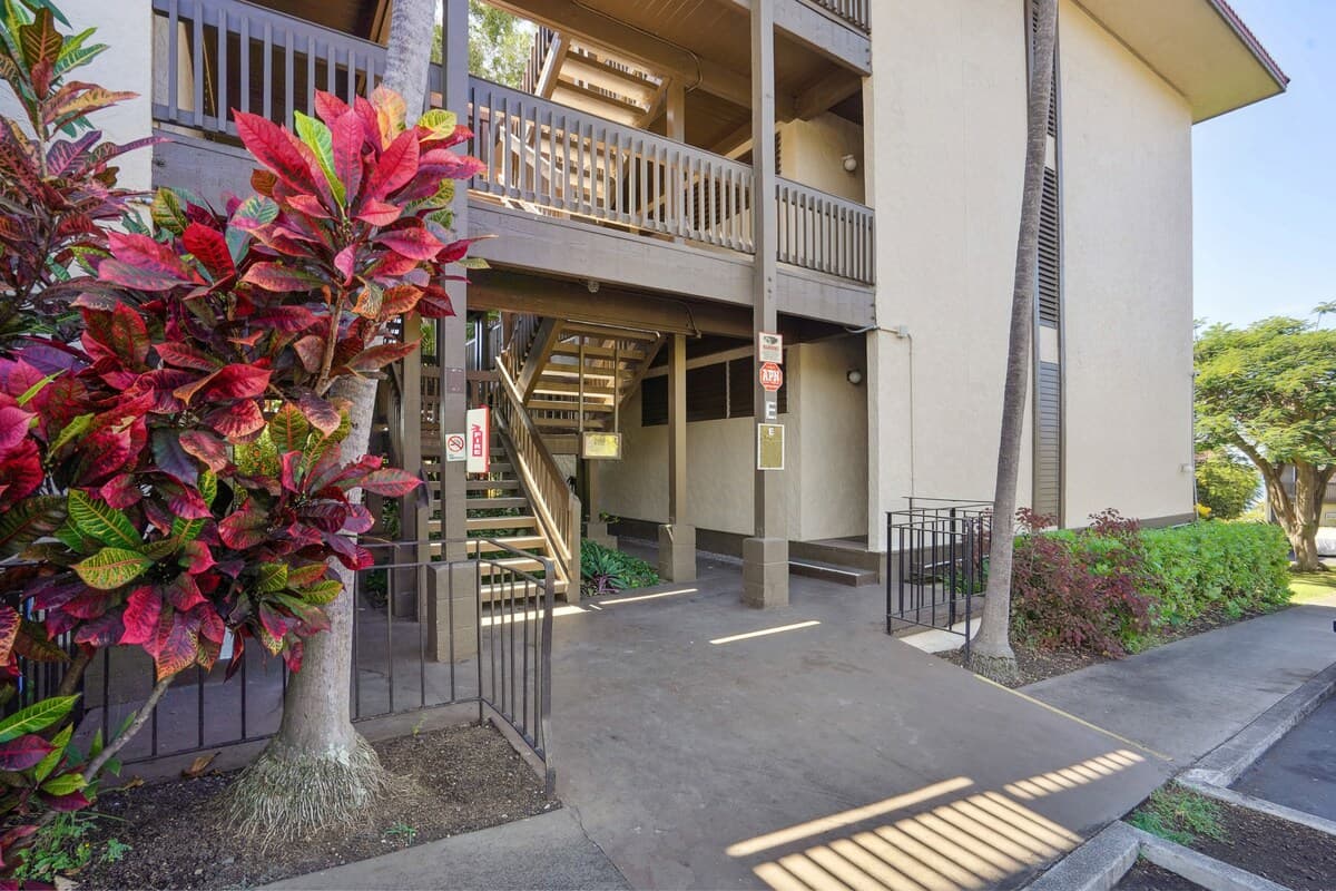 Condo in Kailua-Kona · ★4.68 · 1 bedroom · 2 beds · 1 shared bath - Photo 3