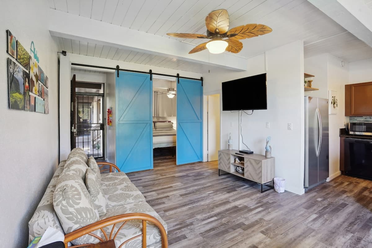 Condo in Kailua-Kona · ★4.68 · 1 bedroom · 2 beds · 1 shared bath - Photo 1