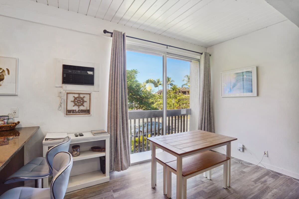 Condo in Kailua-Kona · ★4.68 · 1 bedroom · 2 beds · 1 shared bath - Photo 2