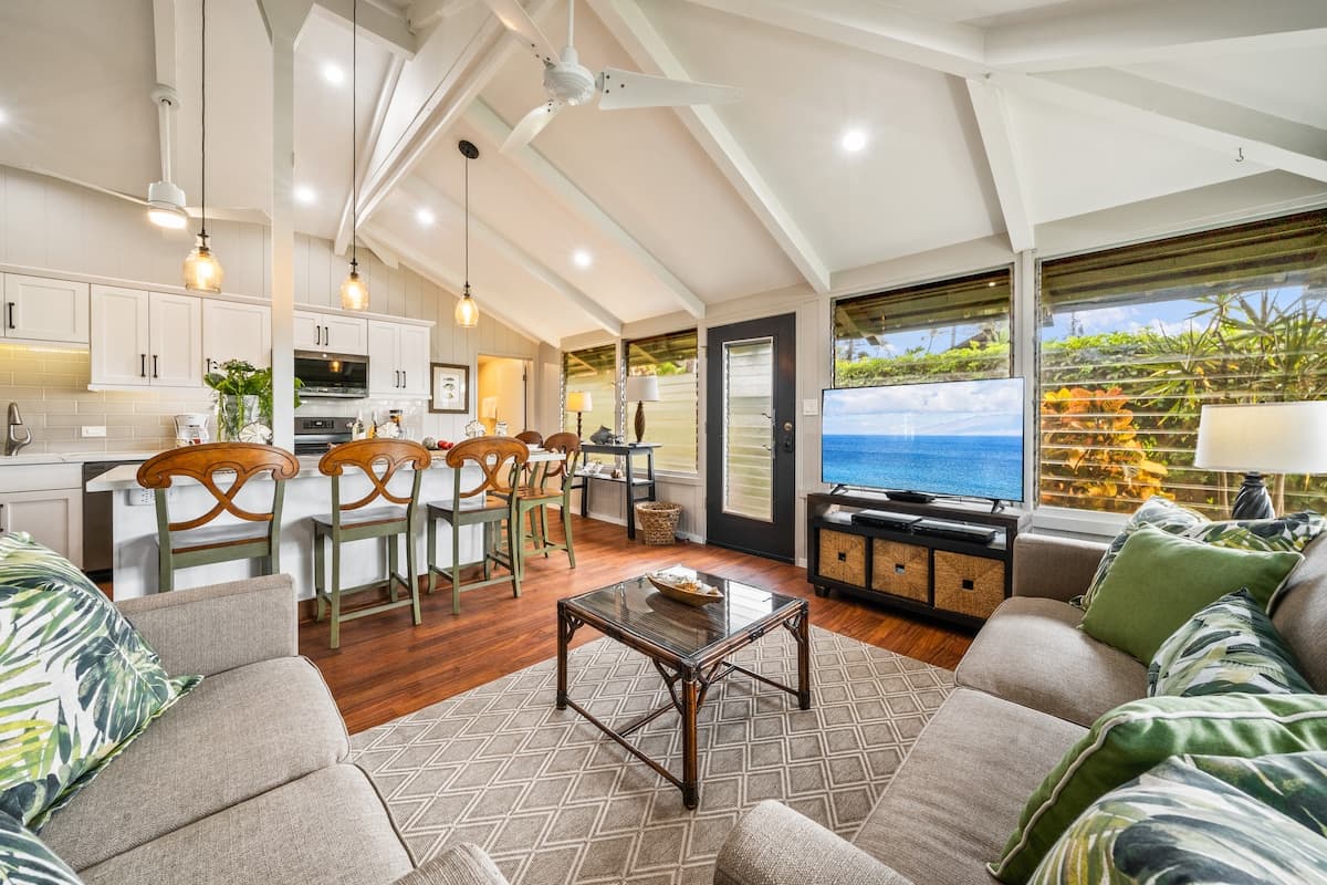 Beautiful 2BR 2 BA Cottage near Beach - ICC 13 - Photo 4