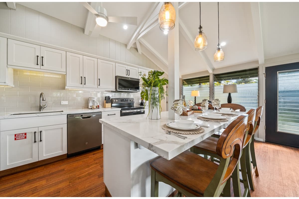 Beautiful 2BR 2 BA Cottage near Beach - ICC 13 - Photo 5