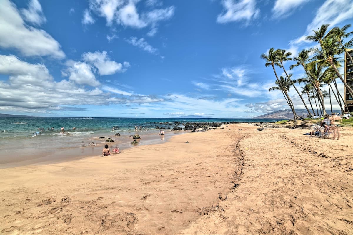Condo in Kihei · ★4.87 · 2 bedrooms · 3 beds · 2 baths - Photo 2