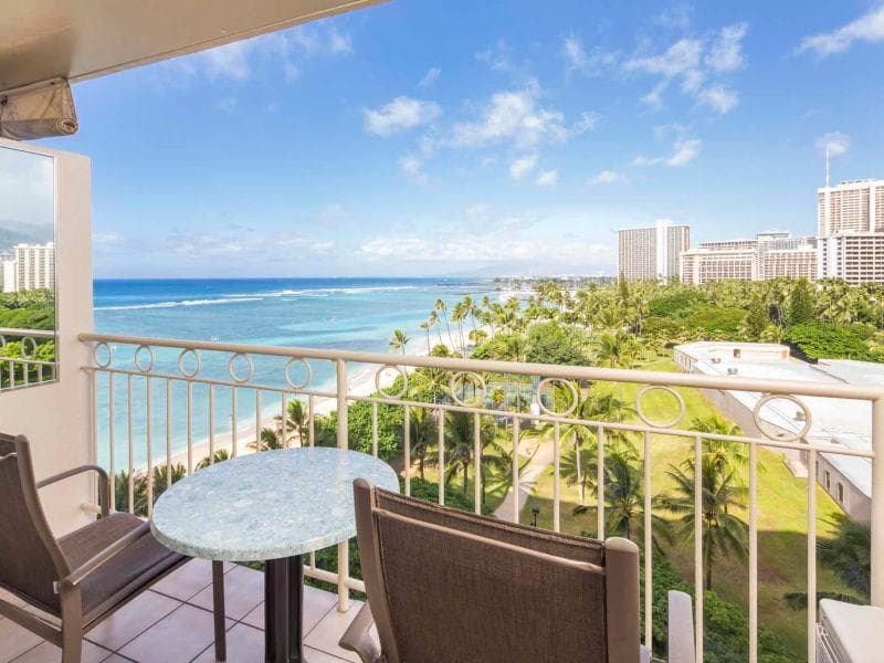 Condo in Honolulu · ★5.0 · Studio · 1 bed · 1 private bath - Photo 5