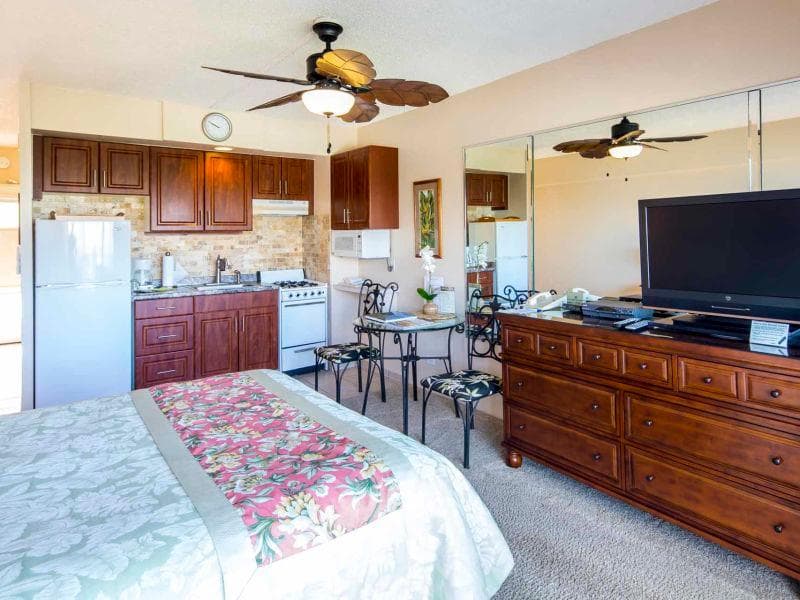 Condo in Honolulu · ★5.0 · Studio · 1 bed · 1 private bath - Photo 3