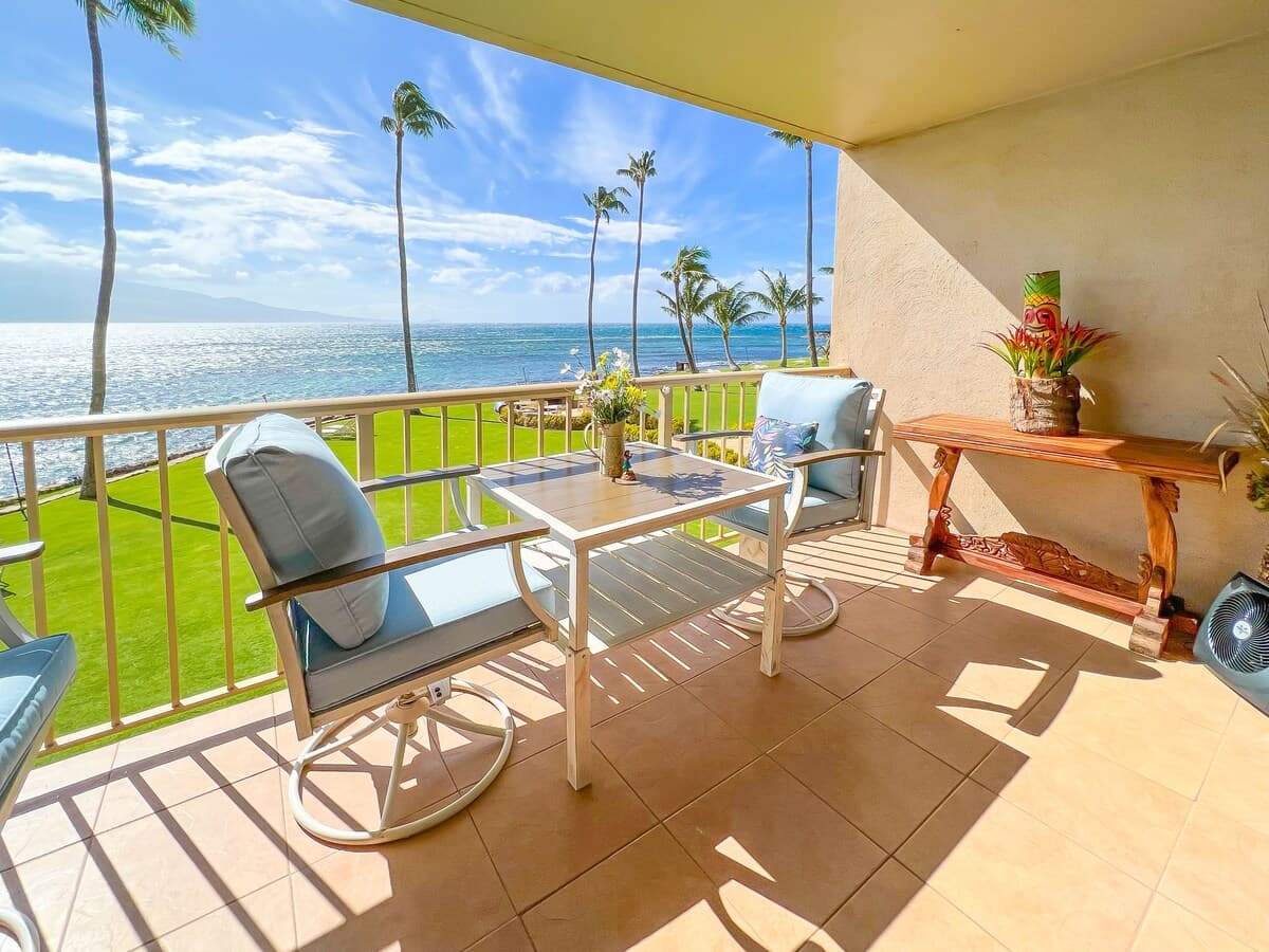 Condo in Wailuku · ★4.74 · 1 bedroom · 2 beds · 1 shared bath - Photo 4