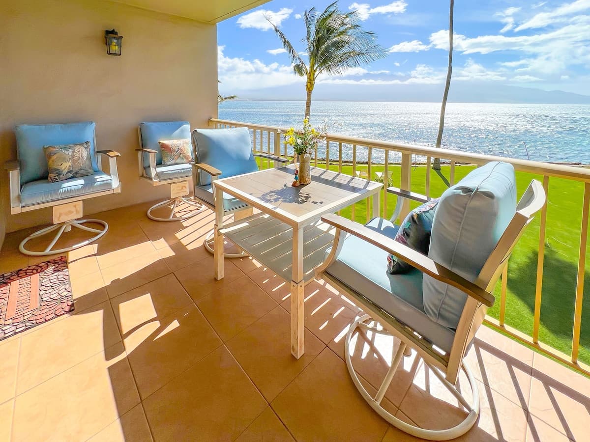 Condo in Wailuku · ★4.74 · 1 bedroom · 2 beds · 1 shared bath - Photo 5