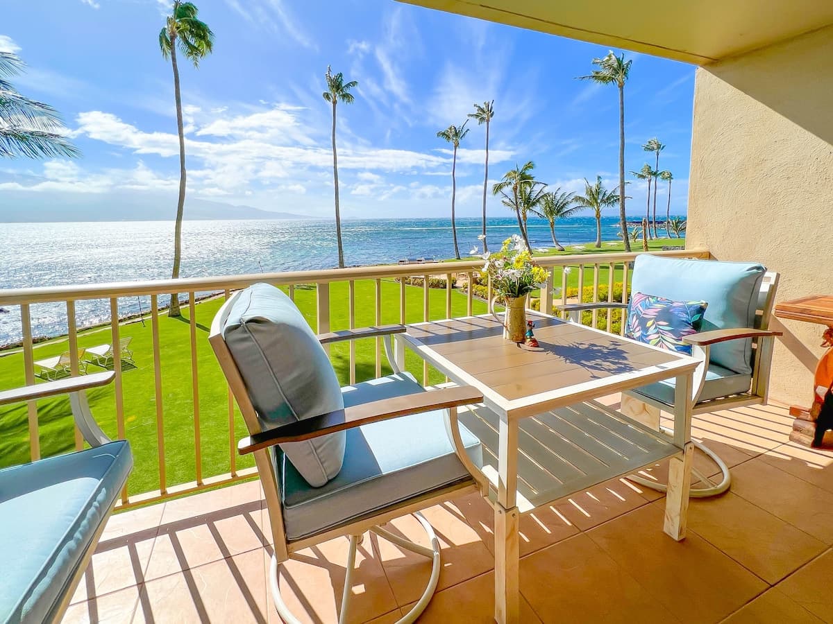 Condo in Wailuku · ★4.74 · 1 bedroom · 2 beds · 1 shared bath - Photo 3