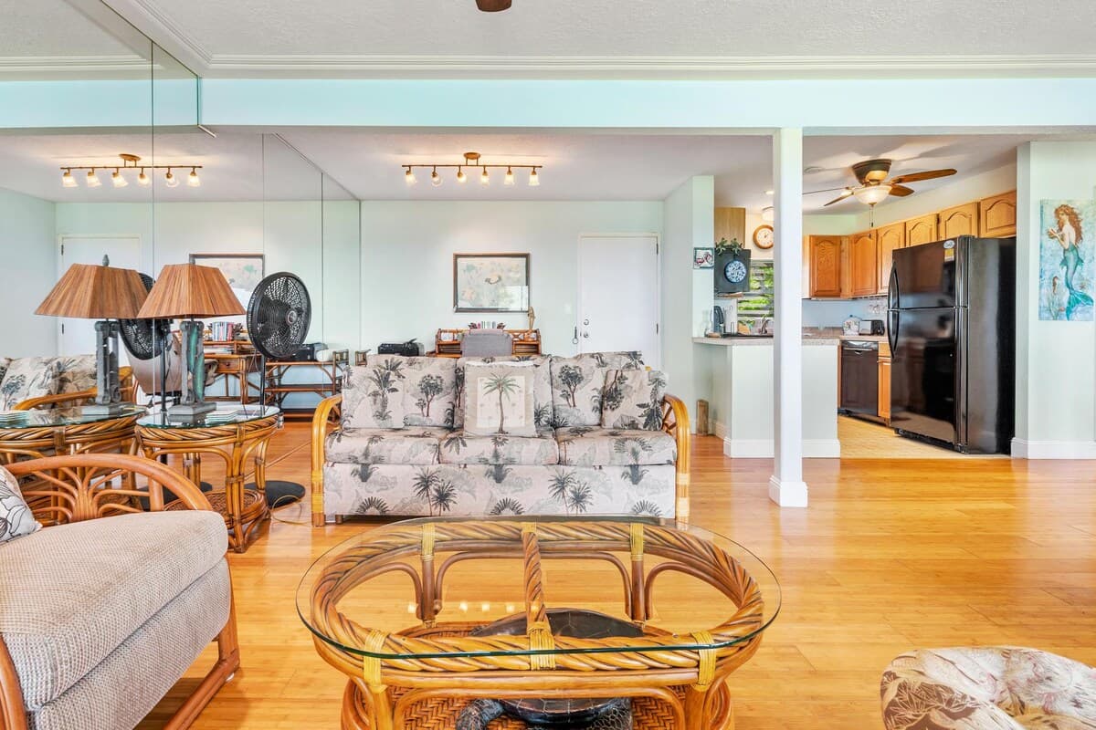 Condo in Kailua-Kona · ★4.5 · 1 bedroom · 2 beds · 2 shared baths - Photo 5