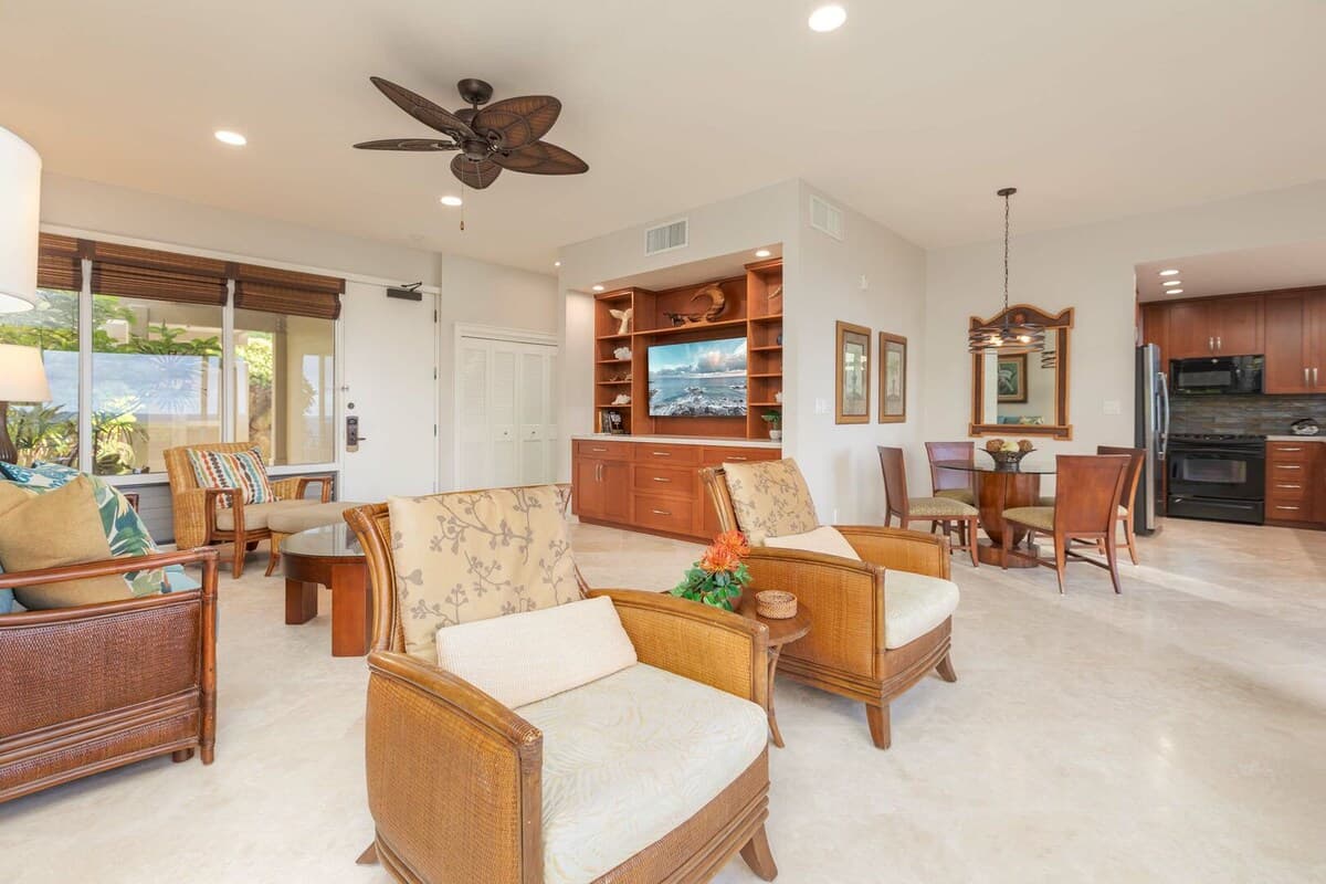 Condo in Lahaina · ★4.5 · 1 bedroom · 2 beds · 1 bath - Photo 3