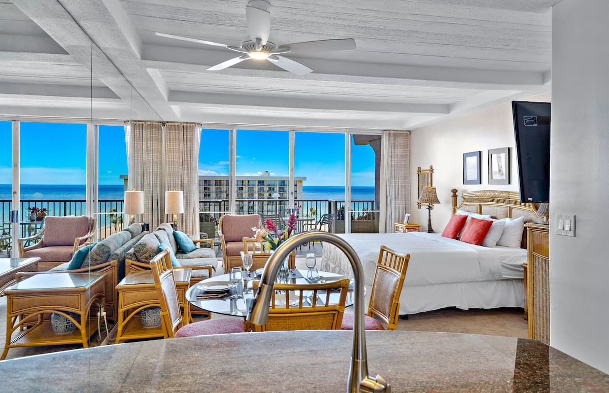 Condo in Lahaina · ★4.81 · Studio · 1 bed · 1 bath - Photo 5
