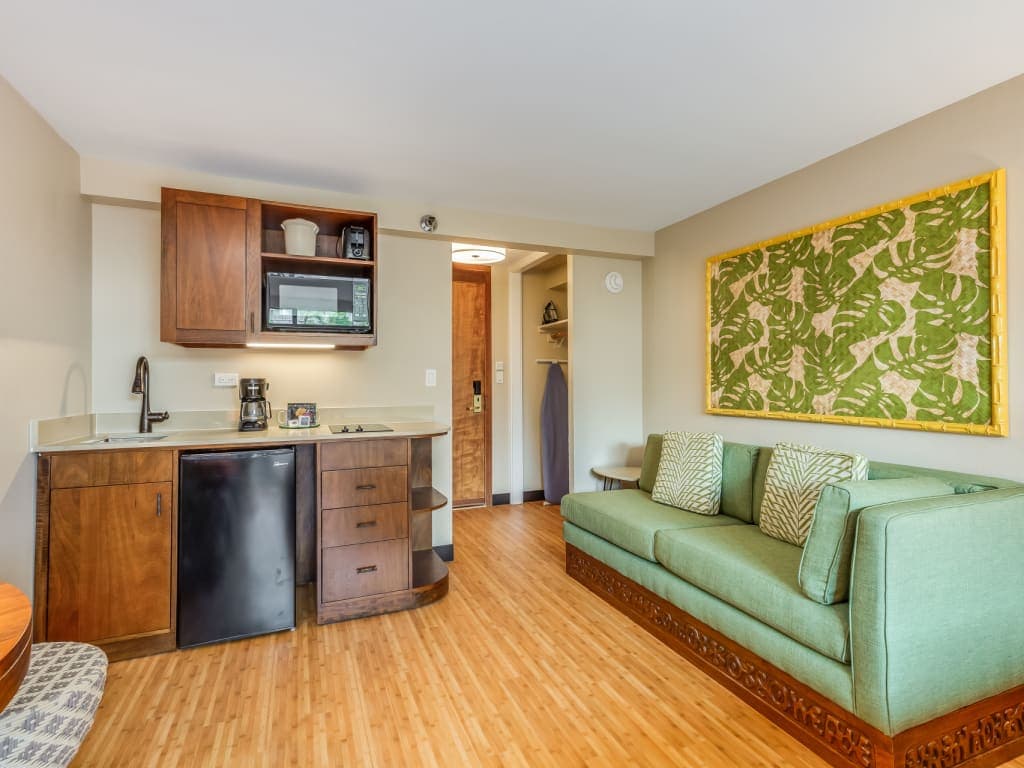 Condo in Honolulu · ★4.45 · Studio · 2 beds · 1 shared bath - Photo 2