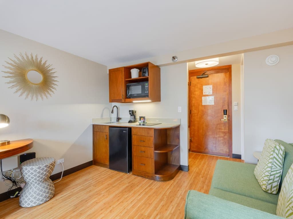 Condo in Honolulu · ★4.45 · Studio · 2 beds · 1 shared bath - Photo 3