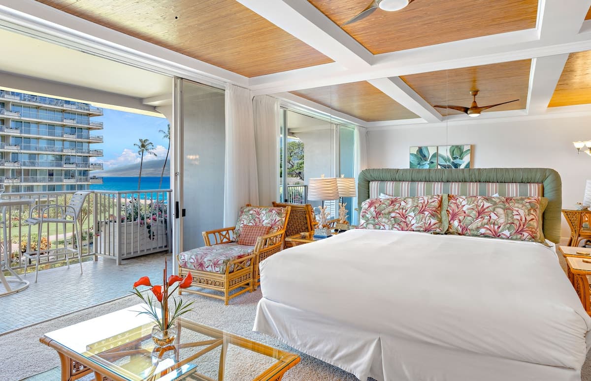 Condo in Lahaina · ★4.44 · Studio · 2 beds · 1 bath - Photo 3