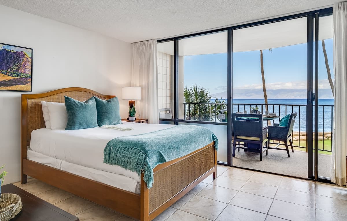 Condo in Lahaina · ★4.82 · 1 bedroom · 3 beds · 1 private bath - Photo 2