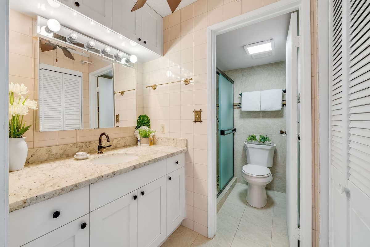 Condo in Lahaina · ★4.82 · 1 bedroom · 3 beds · 1 private bath - Photo 5