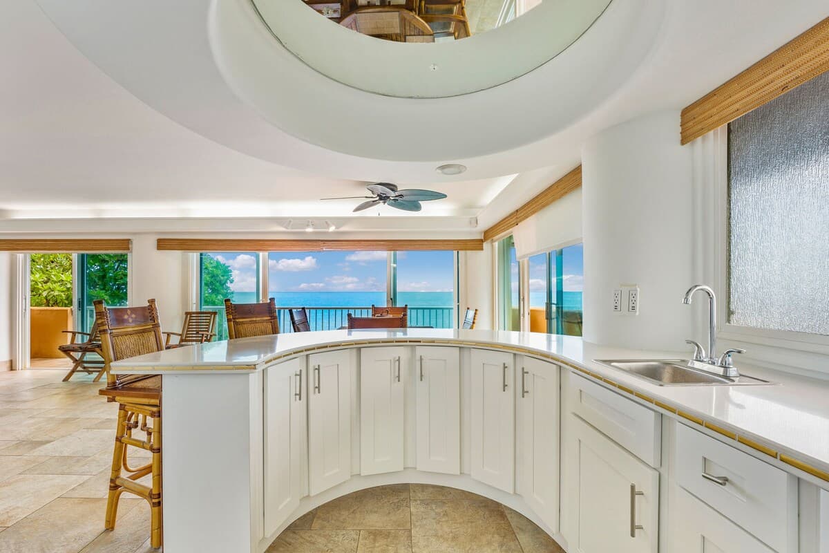 Home in Kailua-Kona · ★4.89 · 4 bedrooms · 4 beds · 4 baths - Photo 4