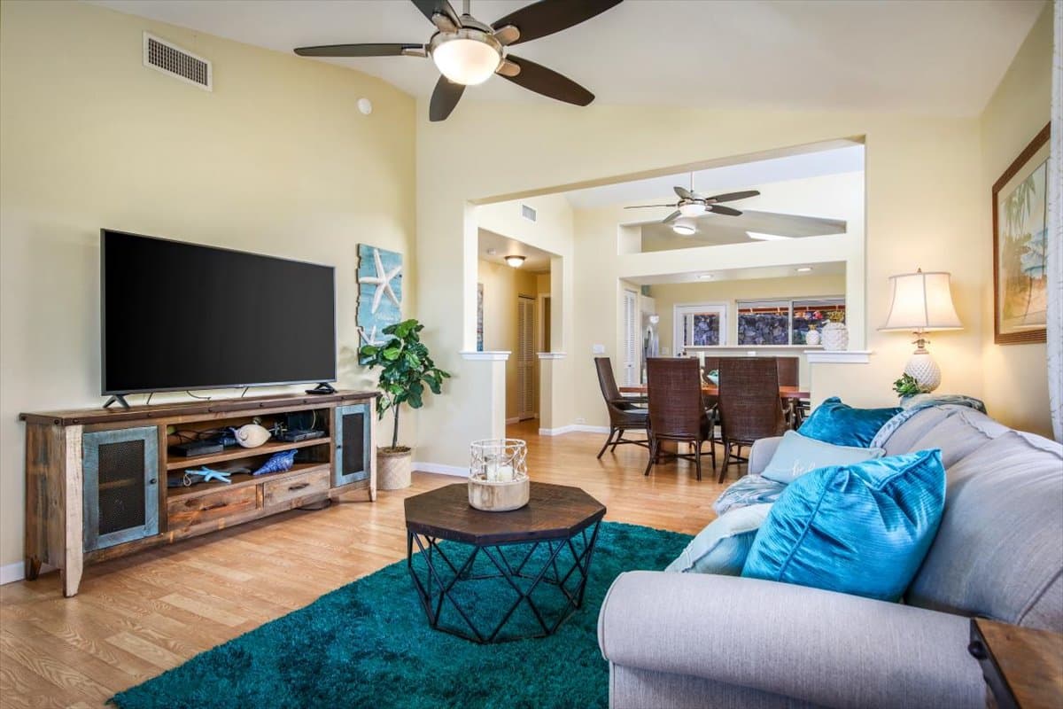 Home in Kailua-Kona · ★5.0 · 2 bedrooms · 3 beds · 2 baths - Photo 3