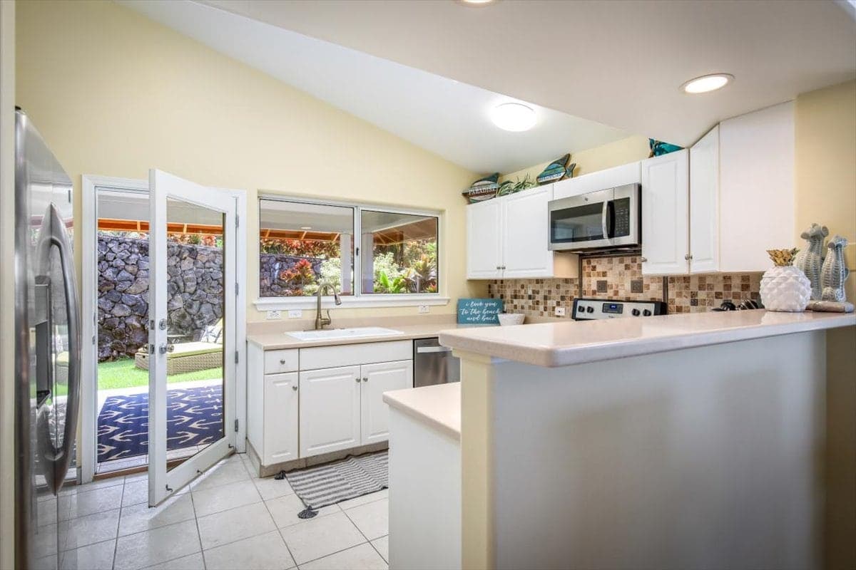 Home in Kailua-Kona · ★5.0 · 2 bedrooms · 3 beds · 2 baths - Photo 5