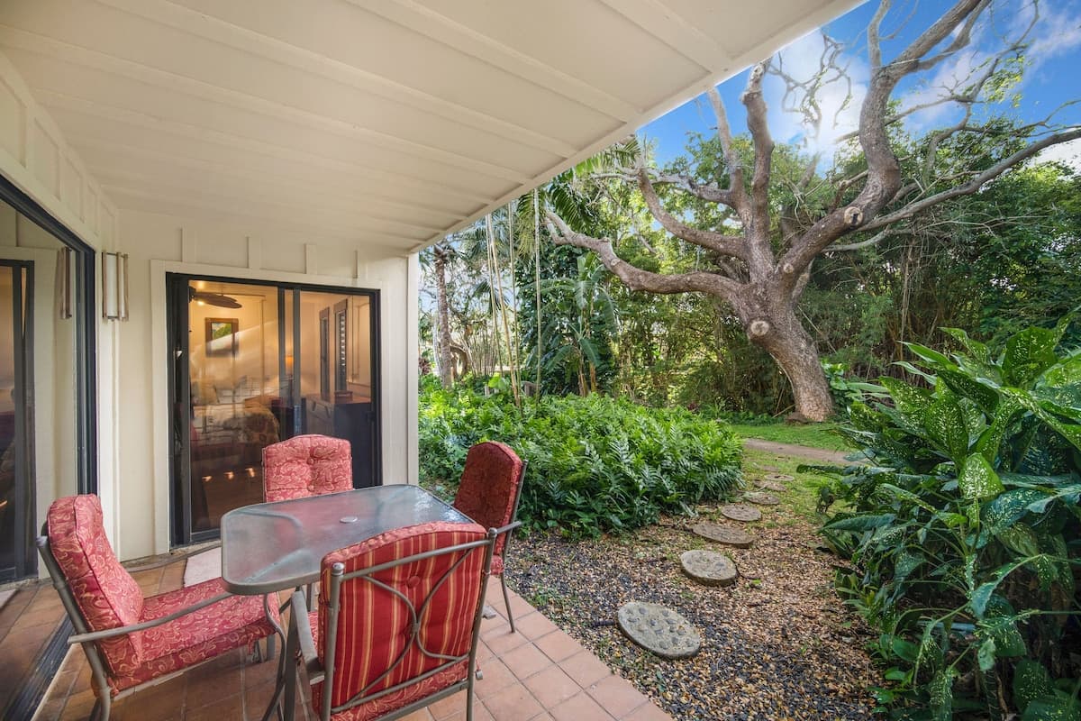 Condo in Koloa · ★4.67 · 1 bedroom · 2 beds · 1 private bath - Photo 2