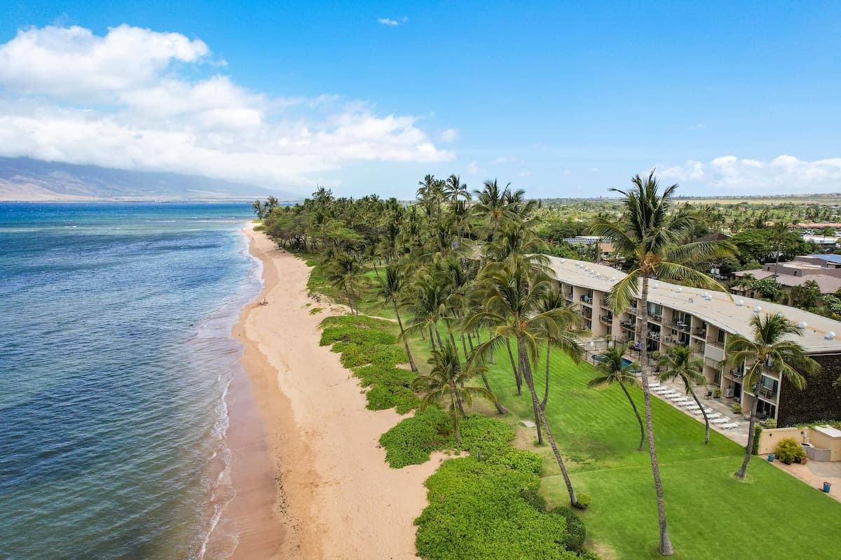 Condo in Kihei · ★4.96 · 1 bedroom · 2 beds · 1 private bath - Photo 2