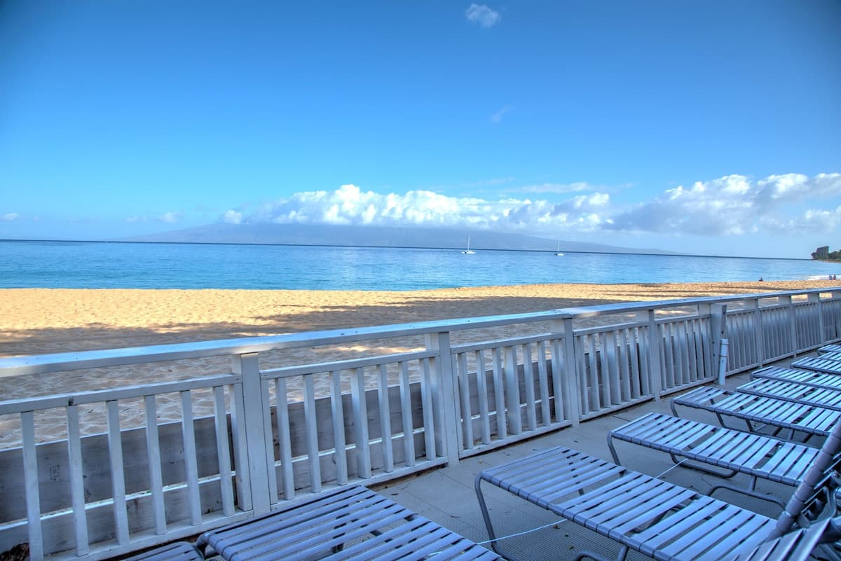 Condo in Lahaina · ★4.79 · 2 bedrooms · 3 beds · 2 baths - Photo 3