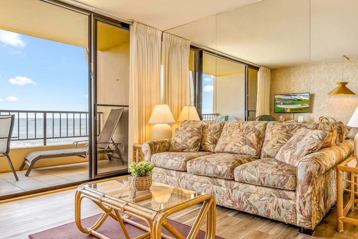 Sugar Beach Resort 231 1BR Oceanfront, Pool - Photo 4