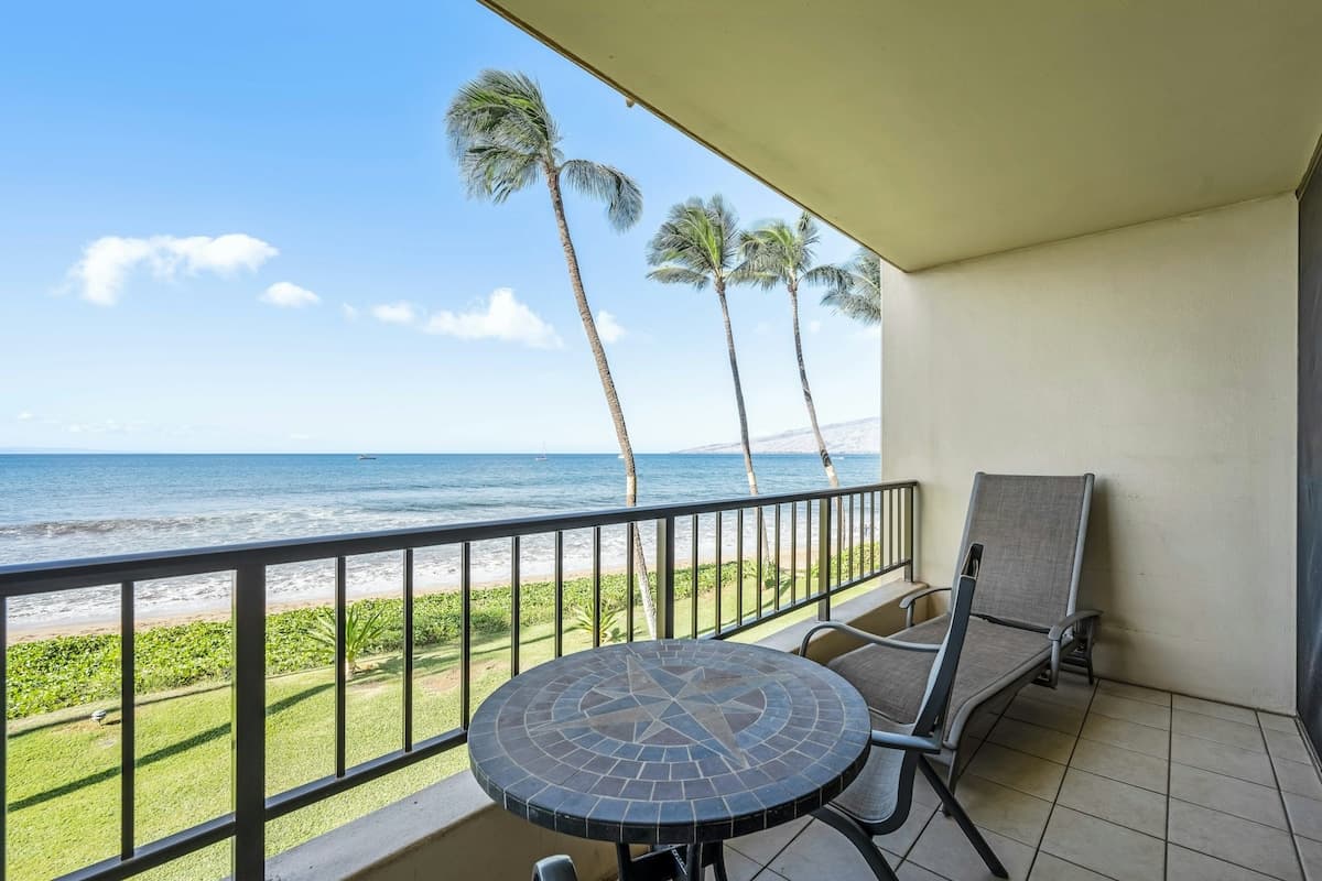 Sugar Beach Resort 231 1BR Oceanfront, Pool - Photo 2