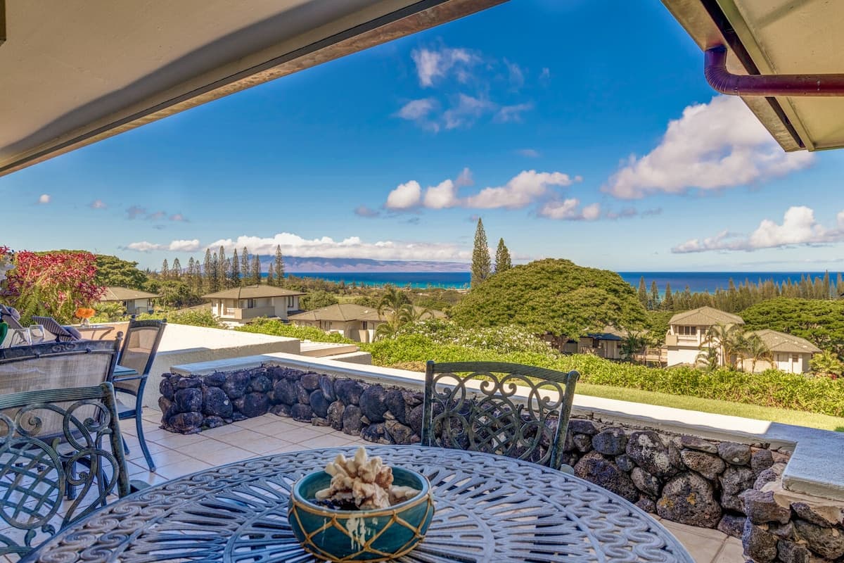 Condo in Lahaina · ★5.0 · 1 bedroom · 2 beds · 2 baths - Photo 2