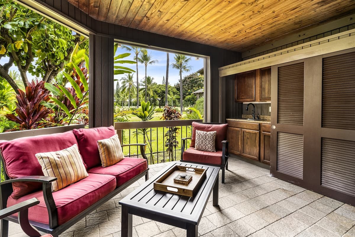 Condo in Kailua-Kona · ★4.73 · 1 bedroom · 2 beds · 1 bath - Photo 1