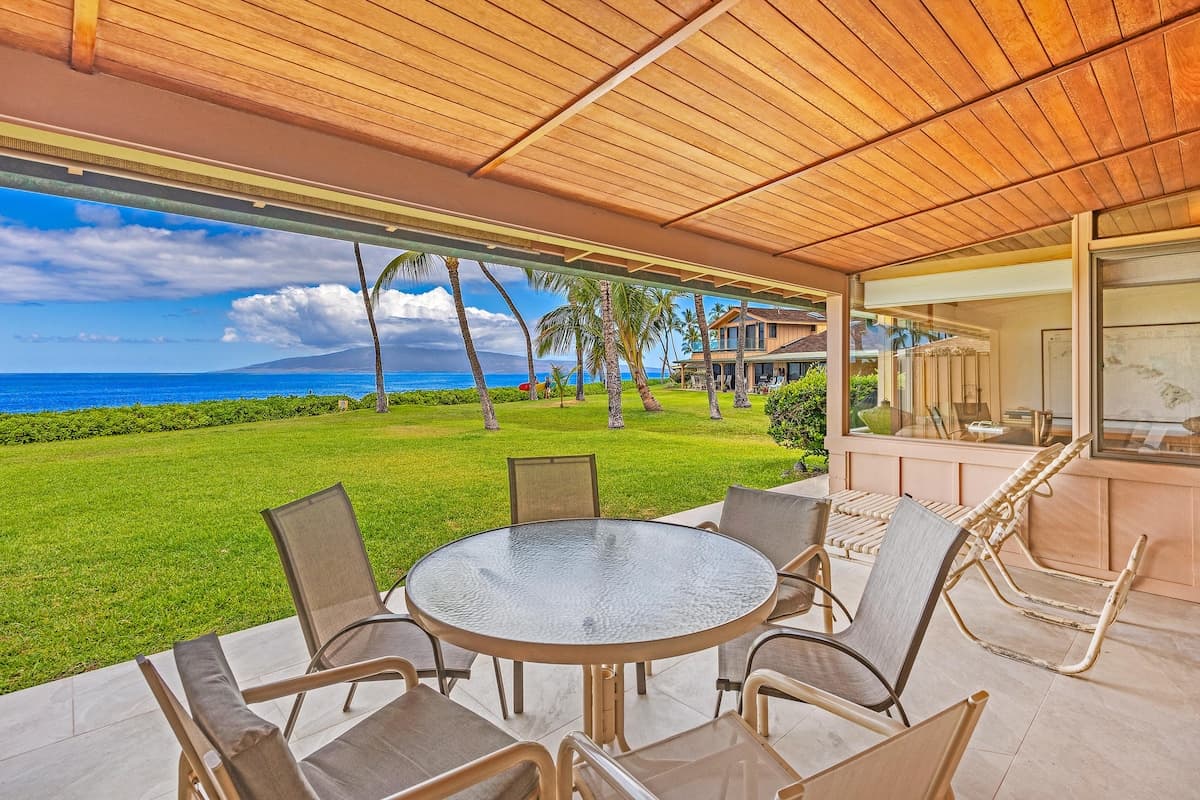 Townhouse in Lahaina · ★5.0 · 2 bedrooms · 3 beds · 2 baths - Photo 1