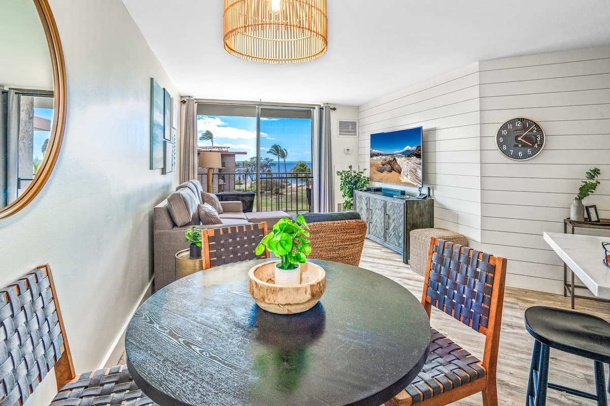 Condo in Kihei · ★4.97 · 1 bedroom · 2 beds · 1 private bath - Photo 5