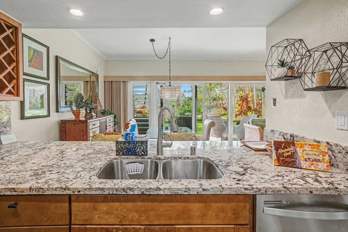 Condo in Kapaa · ★5.0 · 1 bedroom · 1 bed · 2 baths - Photo 4