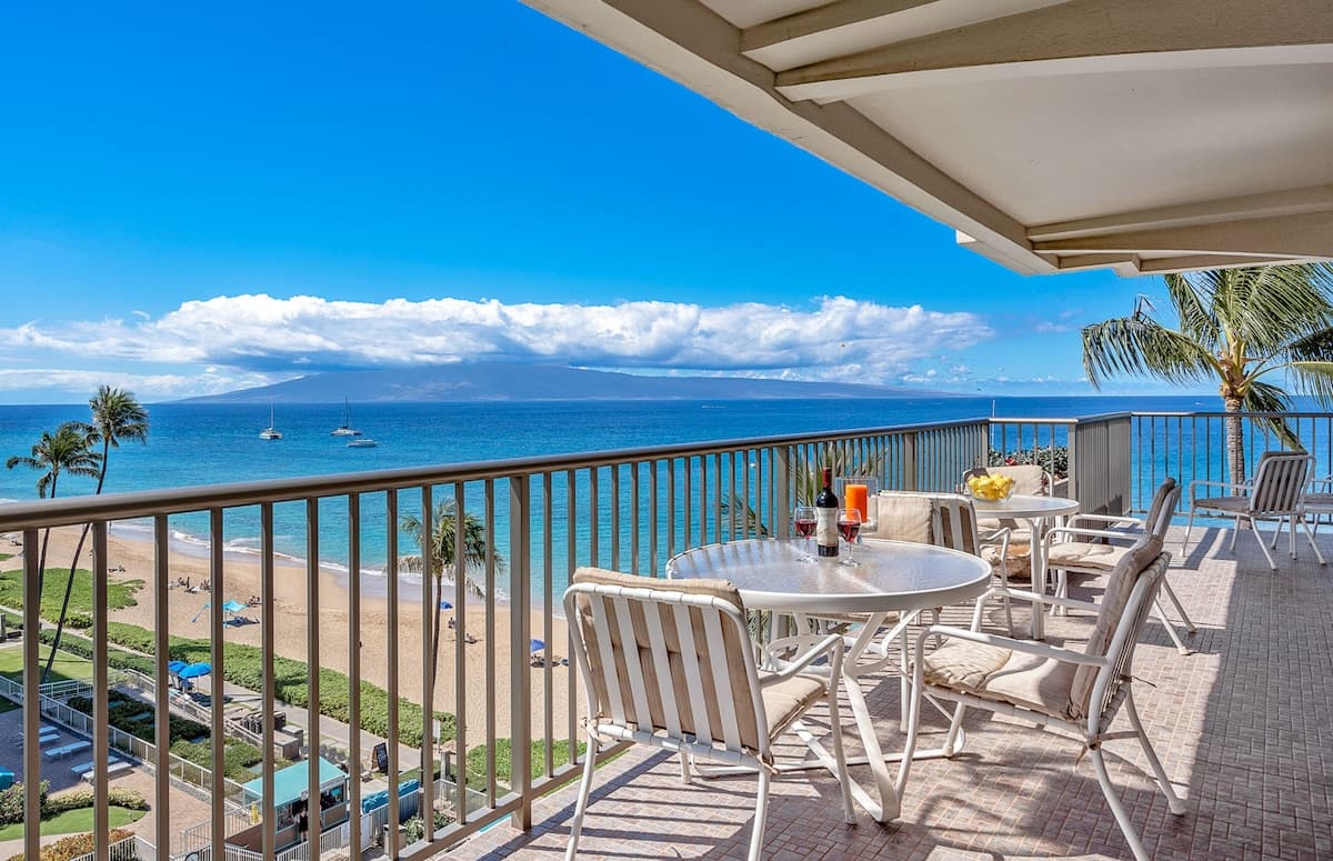 Condo in Lahaina · ★5.0 · 1 bedroom · 2 beds · 2 baths - Photo 4