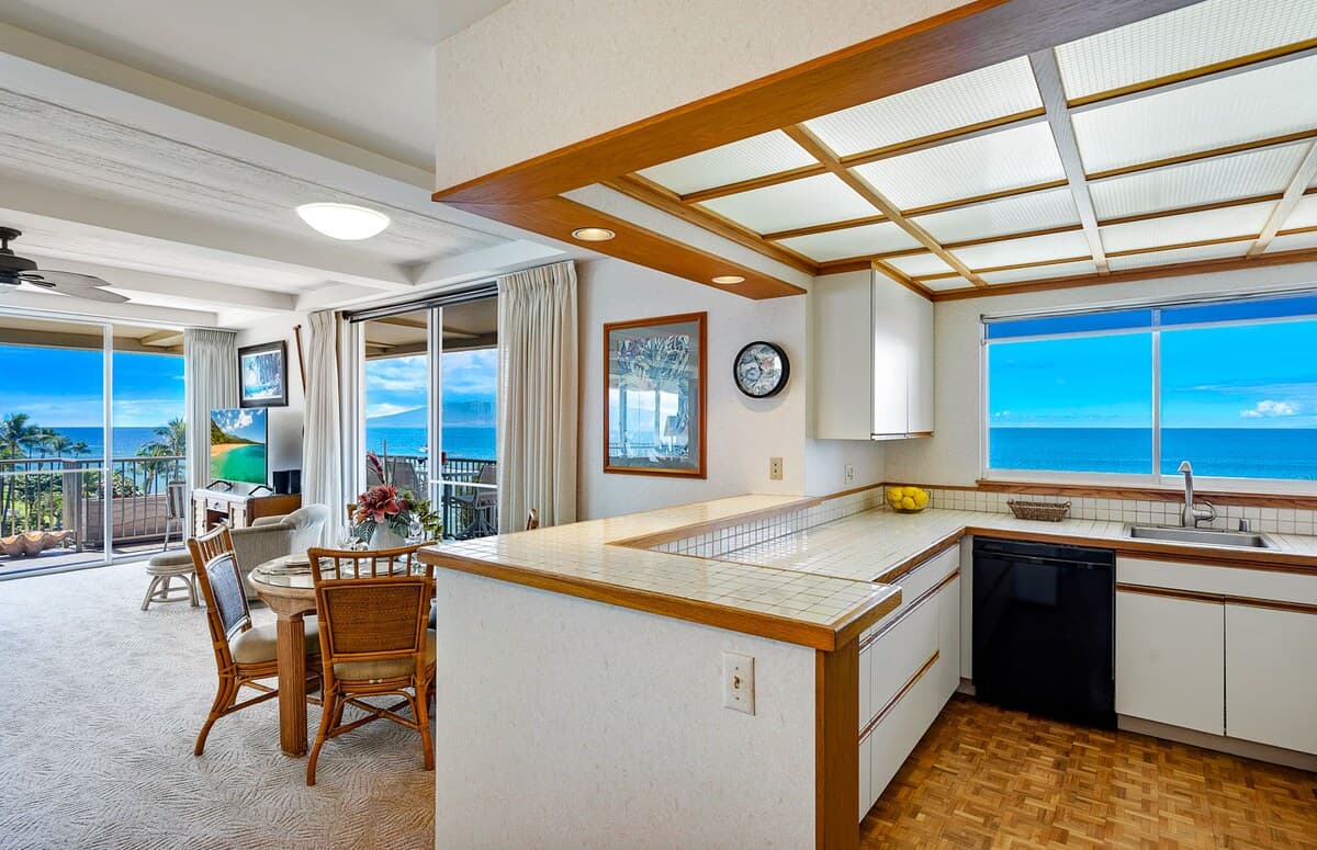 Condo in Lahaina · ★5.0 · 1 bedroom · 2 beds · 2 baths - Photo 5
