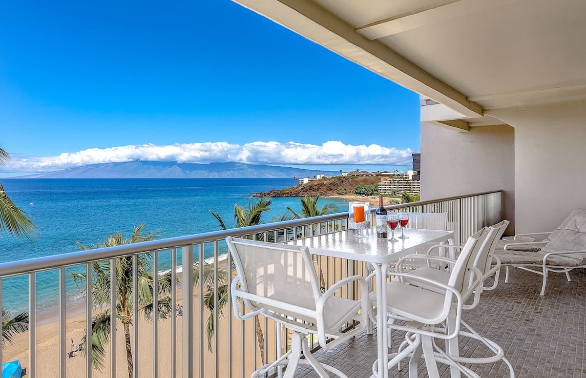 Condo in Lahaina · ★5.0 · 1 bedroom · 2 beds · 2 baths - Photo 1
