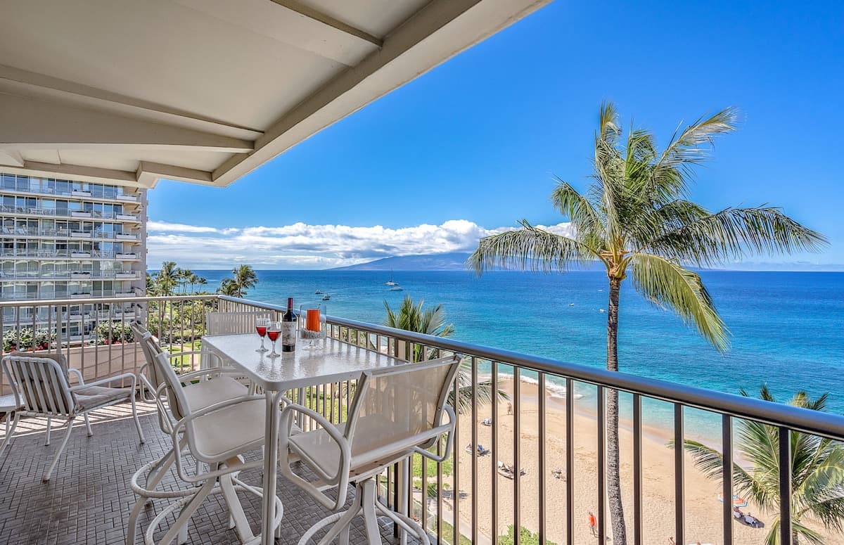 Condo in Lahaina · ★5.0 · 1 bedroom · 2 beds · 2 baths - Photo 3